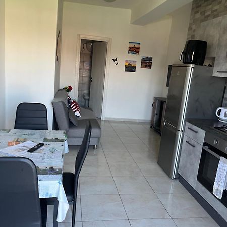 Monolocale Rosy Apartment Fiumicino Luaran gambar