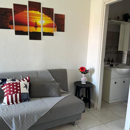 Monolocale Rosy Apartment Fiumicino Luaran gambar