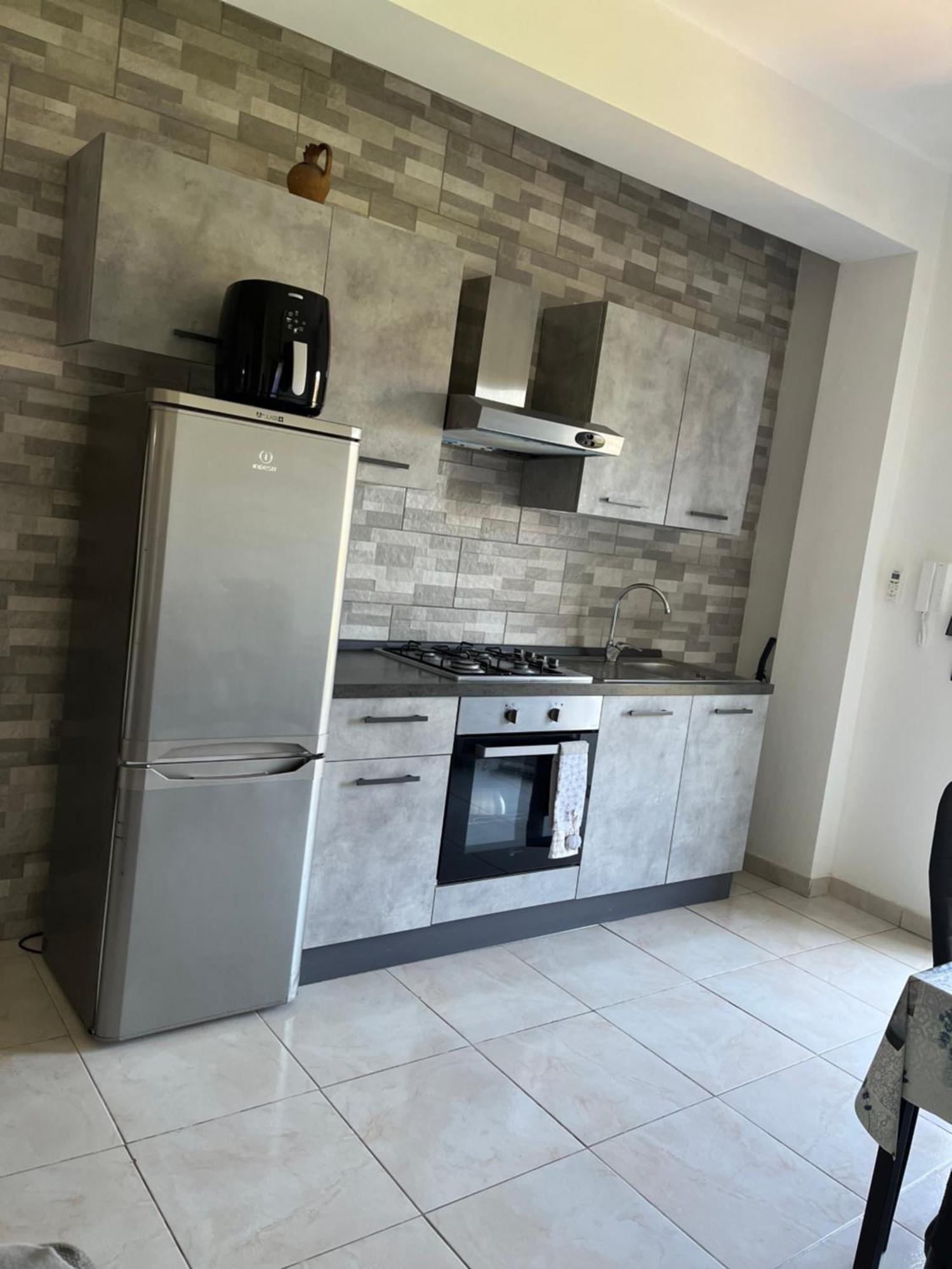 Monolocale Rosy Apartment Fiumicino Luaran gambar