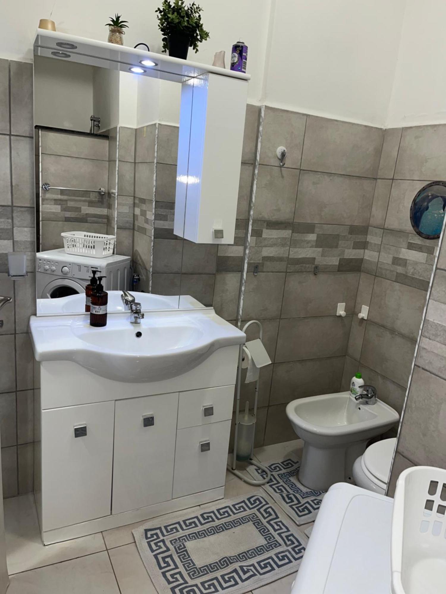 Monolocale Rosy Apartment Fiumicino Luaran gambar